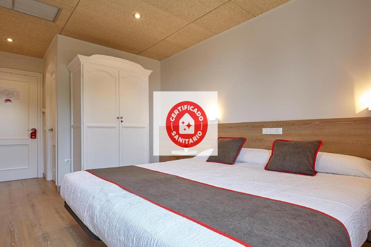 โอโย โอสตัล โนบาดิส-ใหม่ Hotel แซร์เบรา ภายนอก รูปภาพ