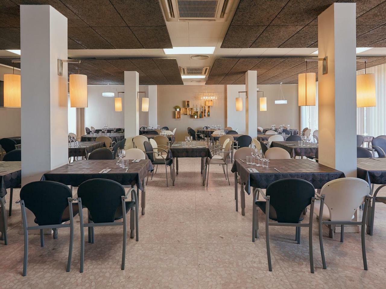 โอโย โอสตัล โนบาดิส-ใหม่ Hotel แซร์เบรา ภายนอก รูปภาพ